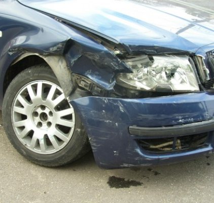 Accident rutier în lanţ pe DN 22: 3 maşini au intrat în coliziune